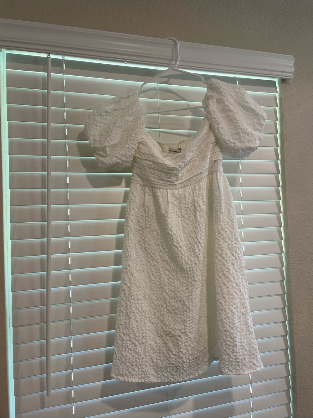 Abercrombie & Fitch White Textured Puff-Sleeve Mini Dress